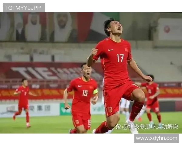 带球技术出众的足球明星们如何在赛场上展现个人魅力与团队配合